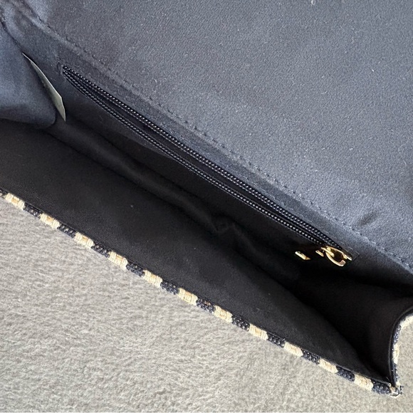 Chic Striped Crossbody Bag with Floral Accents - Picture 5 of 5